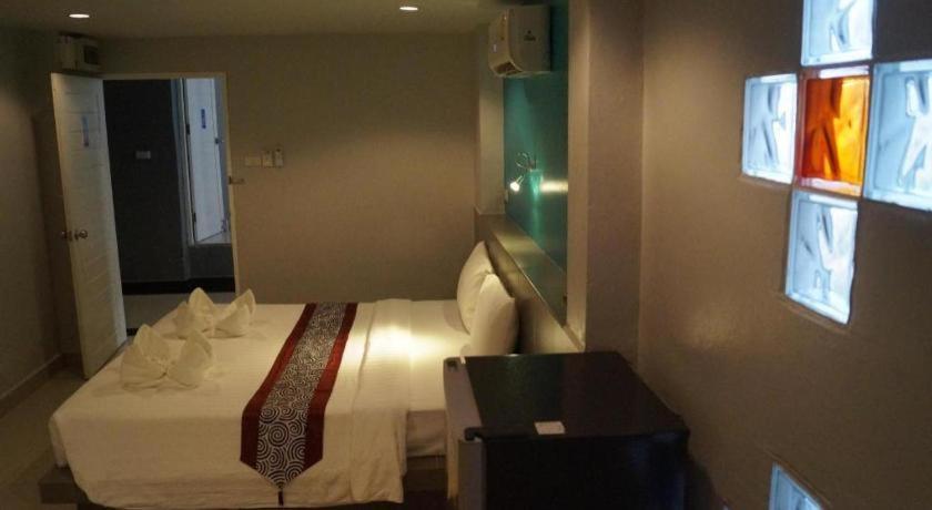 P.F Mansion Hotel Csaveng-part Kültér fotó